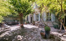 Maison Xixe Et Jardin En Intramuros